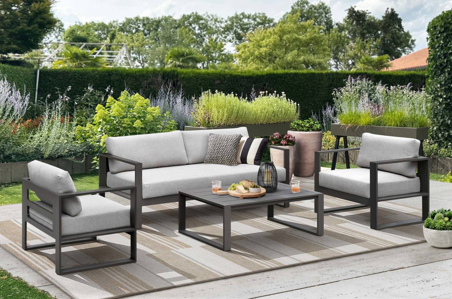 Outdoor patio furniture set on sale at Gavigan's Home Furnishings Maryland showroom